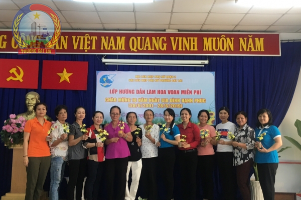 Hội LHPN phường Cát Lái tổ chức Lớp hướng dẫn làm hoa voan miễn phí cho Hội viên Phụ nữ...