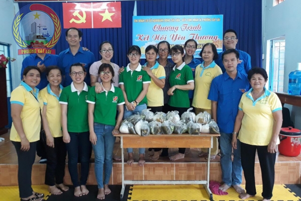 Ngân hàng Agribank Đông Sài Gòn phối hợp  Bếp cơm Nhân ái tổ chức “ Bữa cơm nghĩa tình”