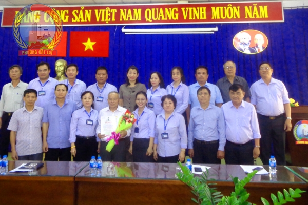Ban Tuyên giáo Quận ủy  Trao Thư khen đồng chí Lương Văn Thanh